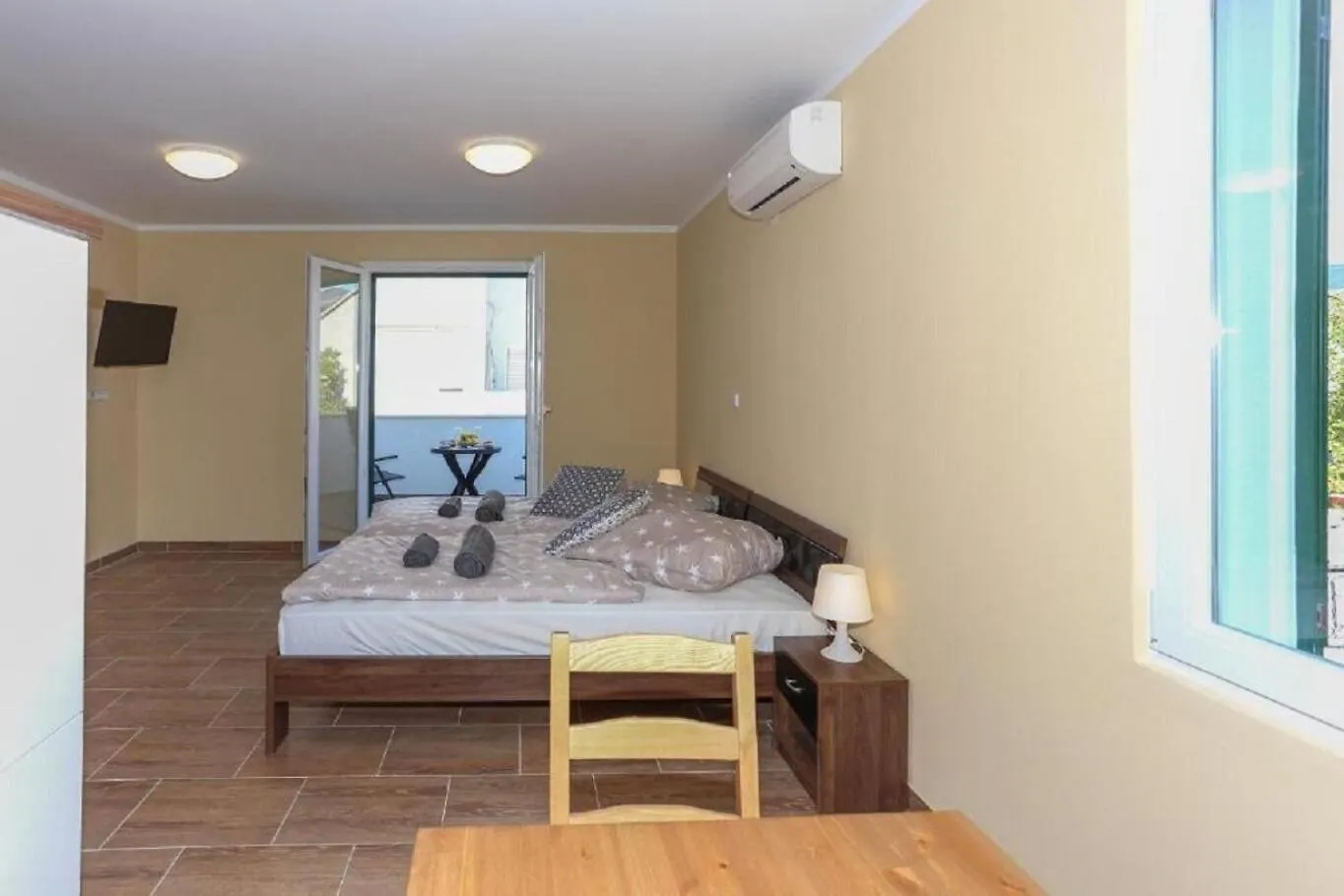 Apartments Slavko With Terrace : Kastela Croatia