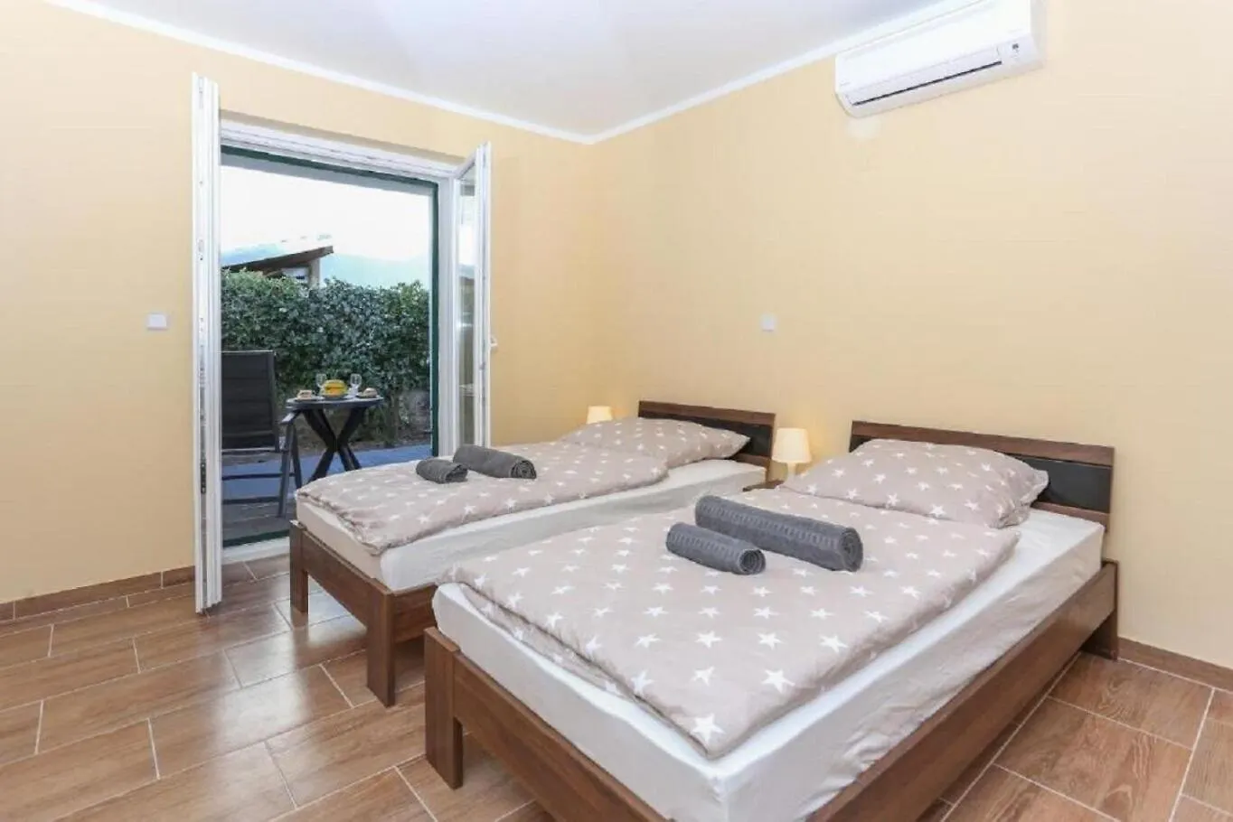 Apartments Slavko With Terrace : Kastela Croatia