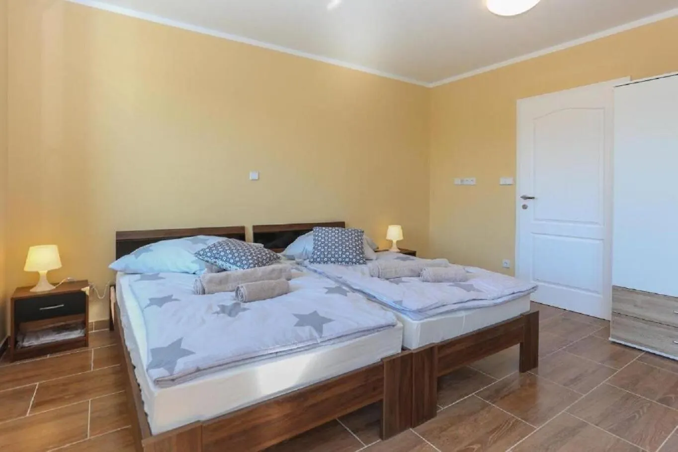 Apartments Slavko With Terrace : Kastela