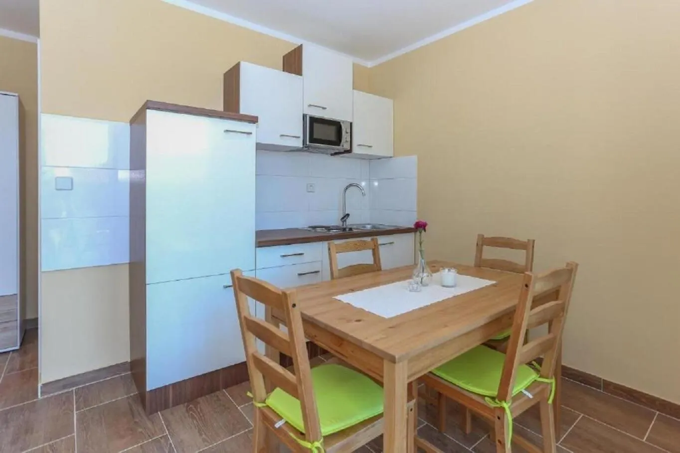 Apartments Slavko With Terrace : Kastela