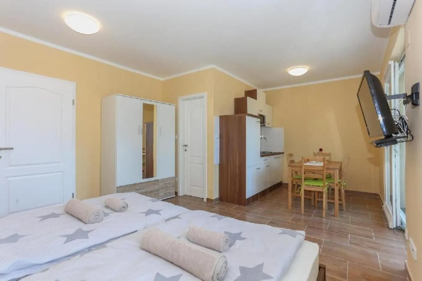 Apartments Slavko With Terrace : Kastela 0*,  Croatia