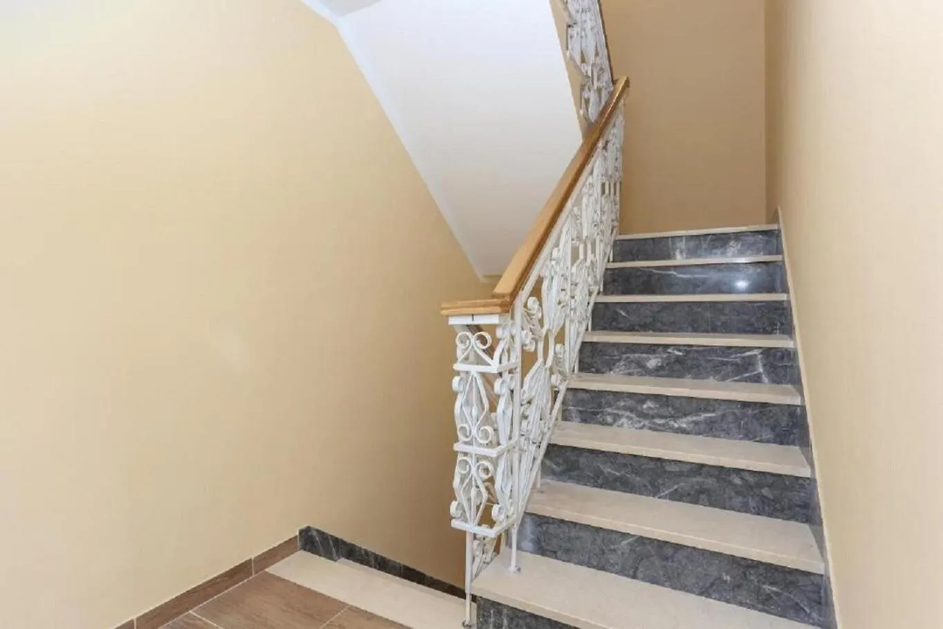 Apartments Slavko With Terrace : Kastela