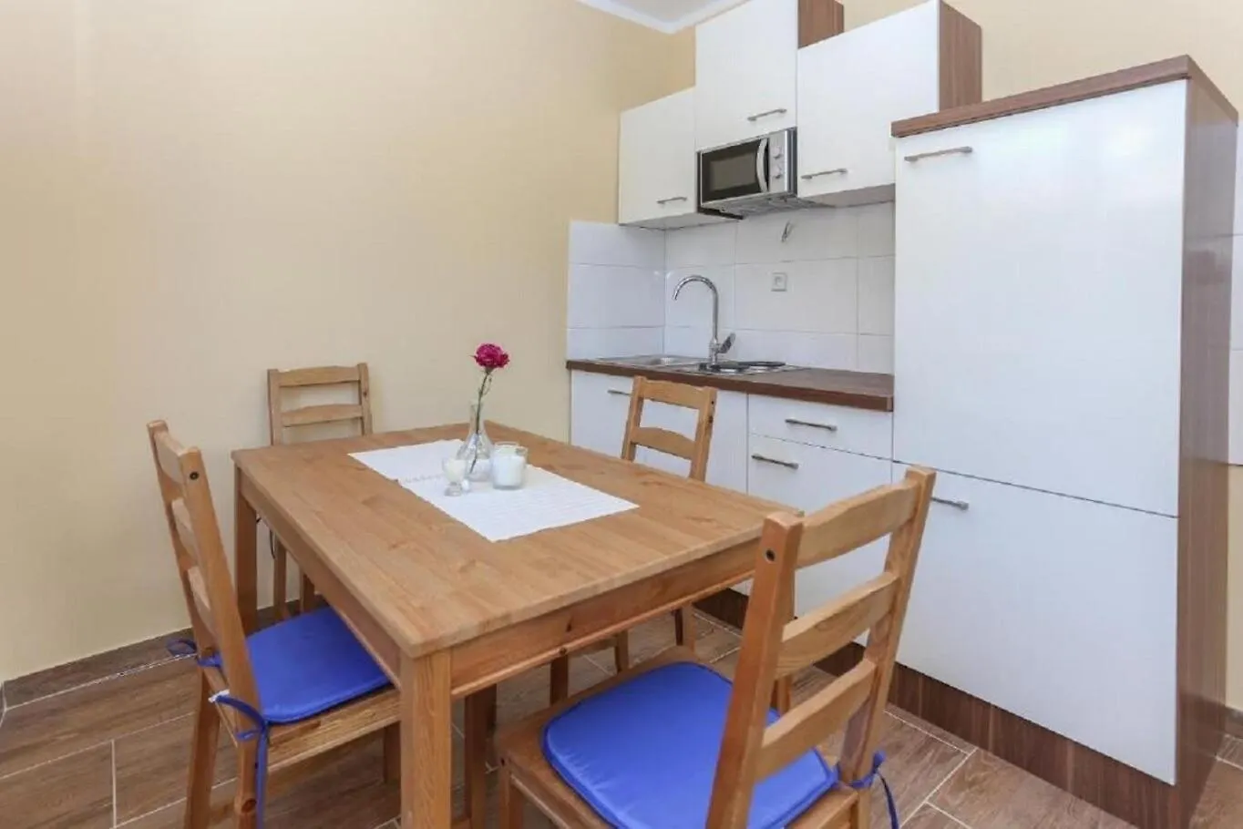 Apartments Slavko With Terrace : Kastela