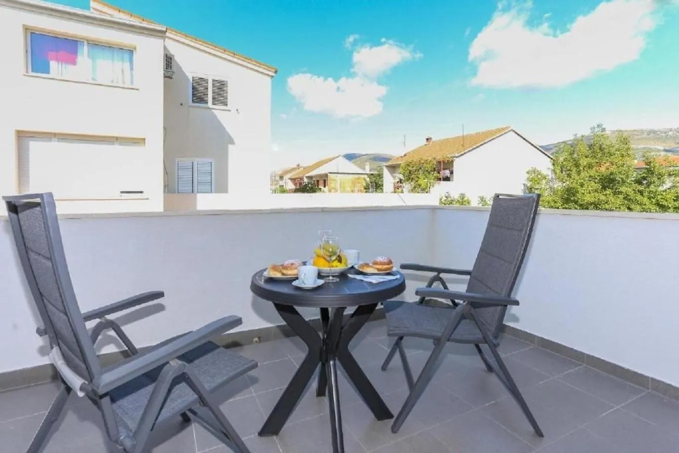 Apartments Slavko With Terrace : Kastela Croatia
