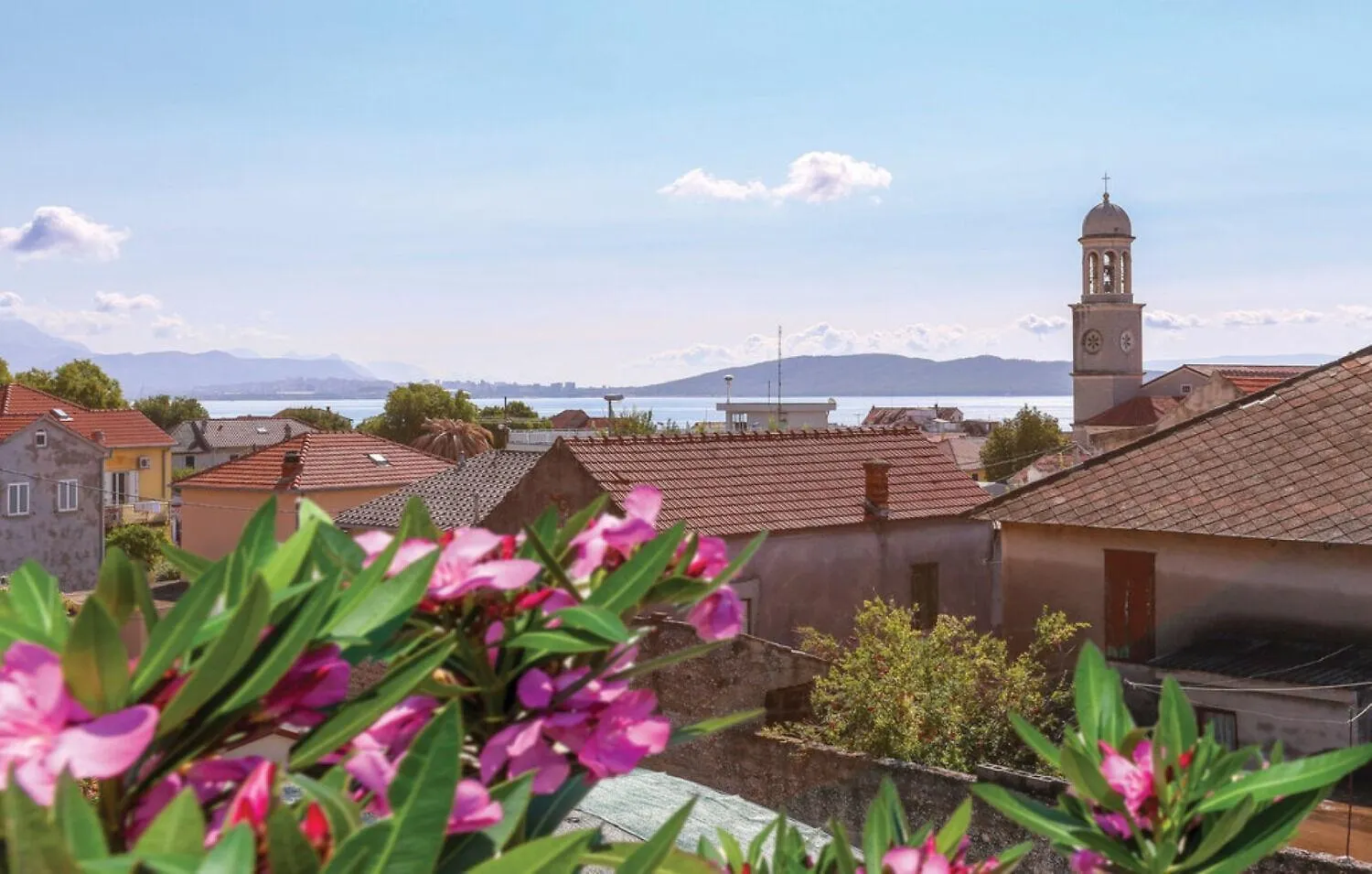 Apartments Slavko With Terrace : Kastela